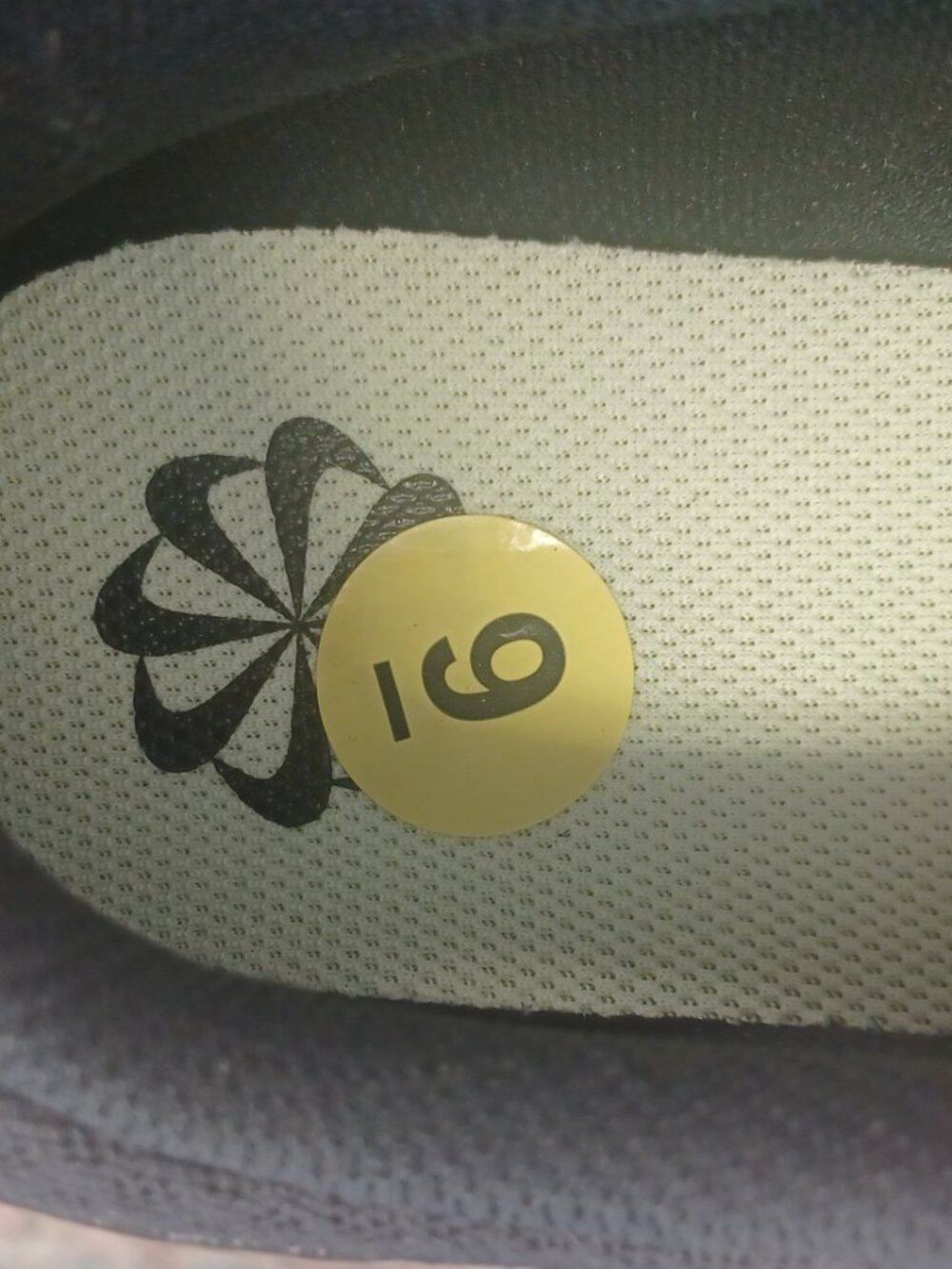 Nike Tanjun Black  Lightweight Mesh Athletic Sneakers Size 9 NWOB - Picture 10 of 10